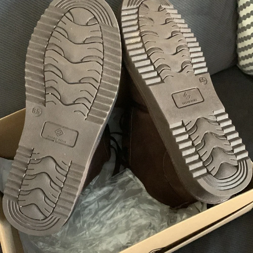 Insulated cozy winter/snow shoe. - Picture 3 of 3